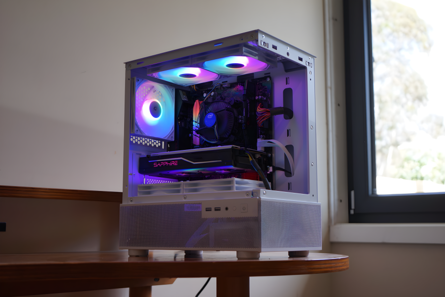 gotogamingpchero White gaming PC with RGB lights